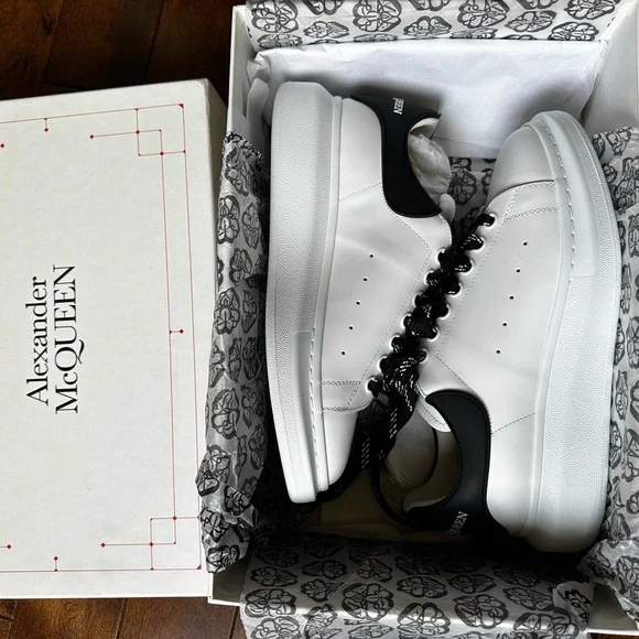 Alexander Mcqueen Sneaker Larry White with black laces. Size 41 - Picture 3 of 6